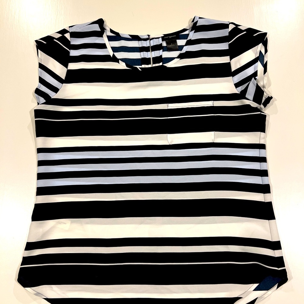 Ann Taylor Factory Navy & White Sleeveless Blouse Size S NWOT